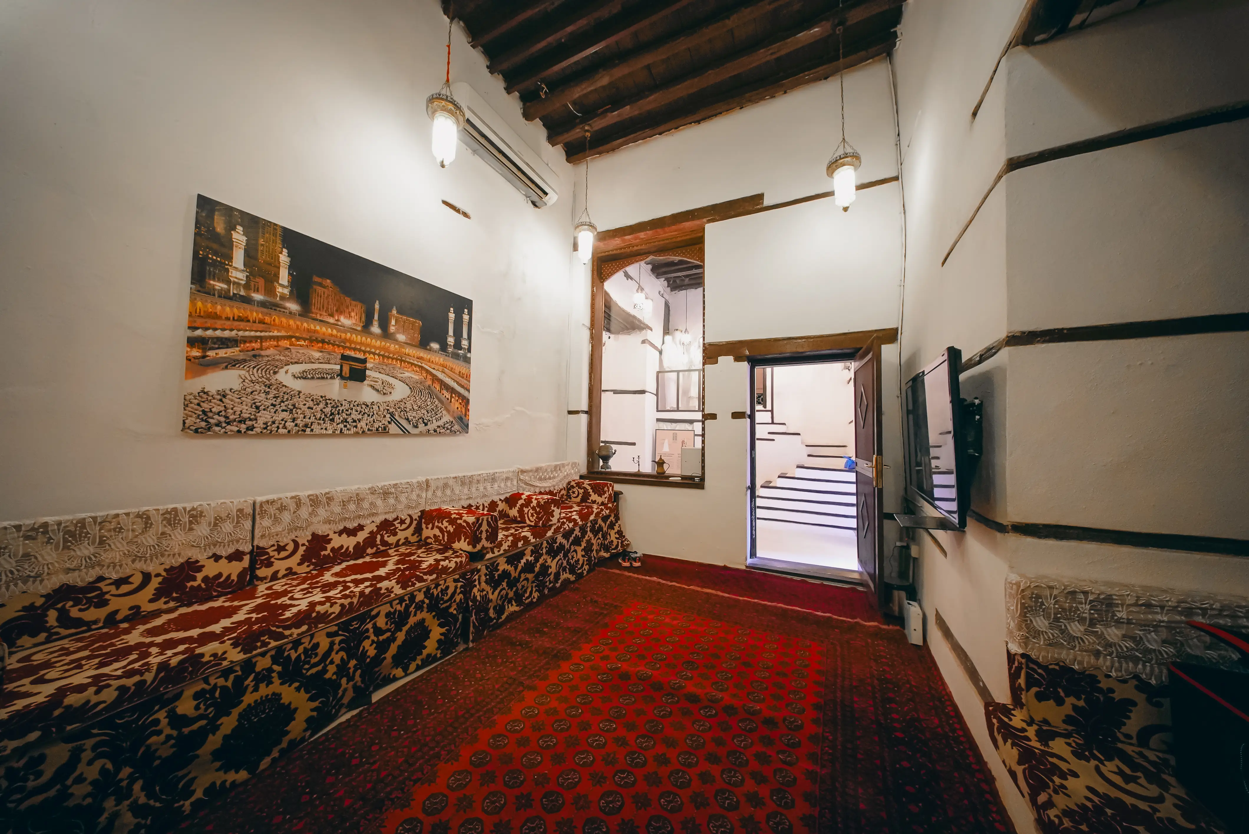 من داخل بيت المتبولي · Inside Bayt Al-Matbouli