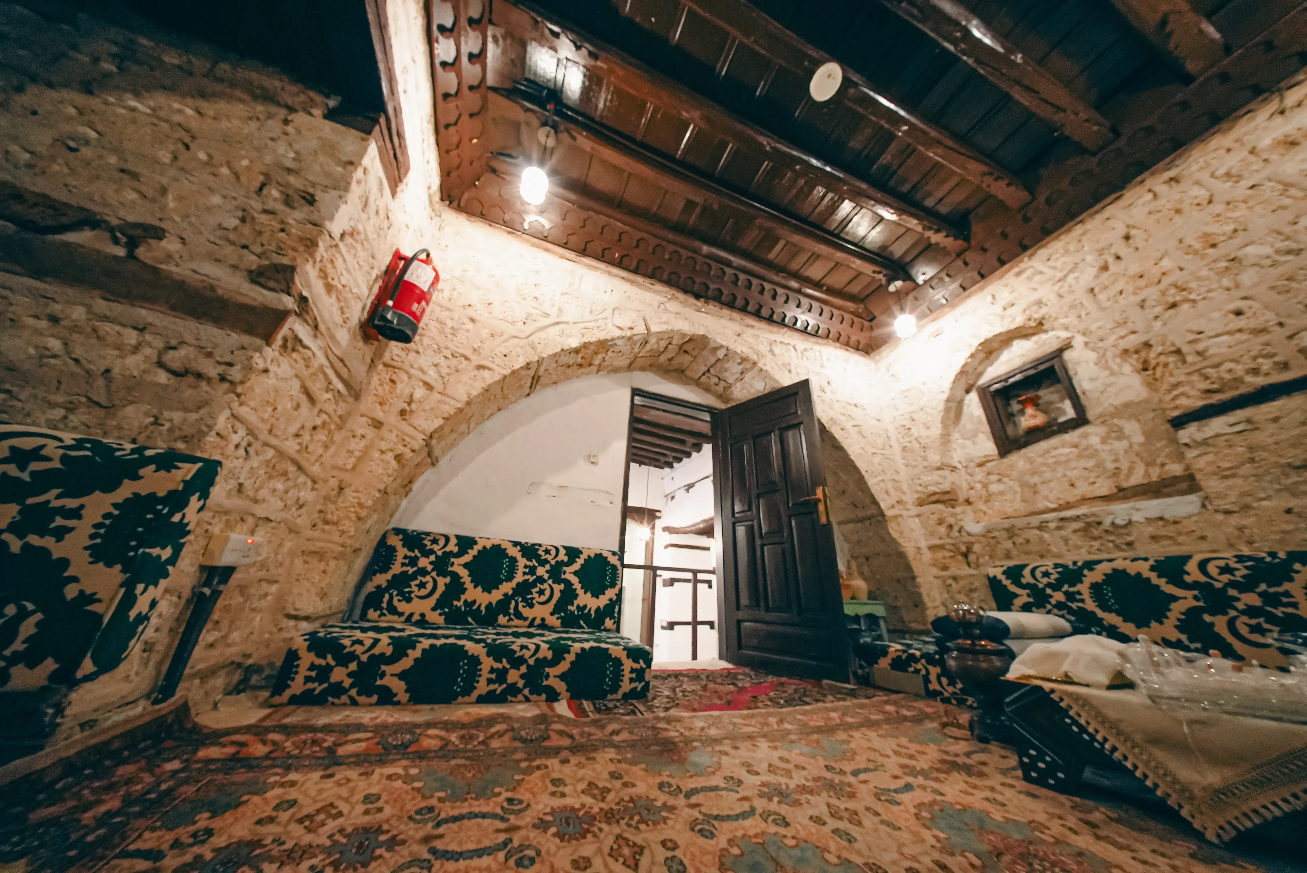 من داخل بيت المتبولي · Inside Bayt Al-Matbouli