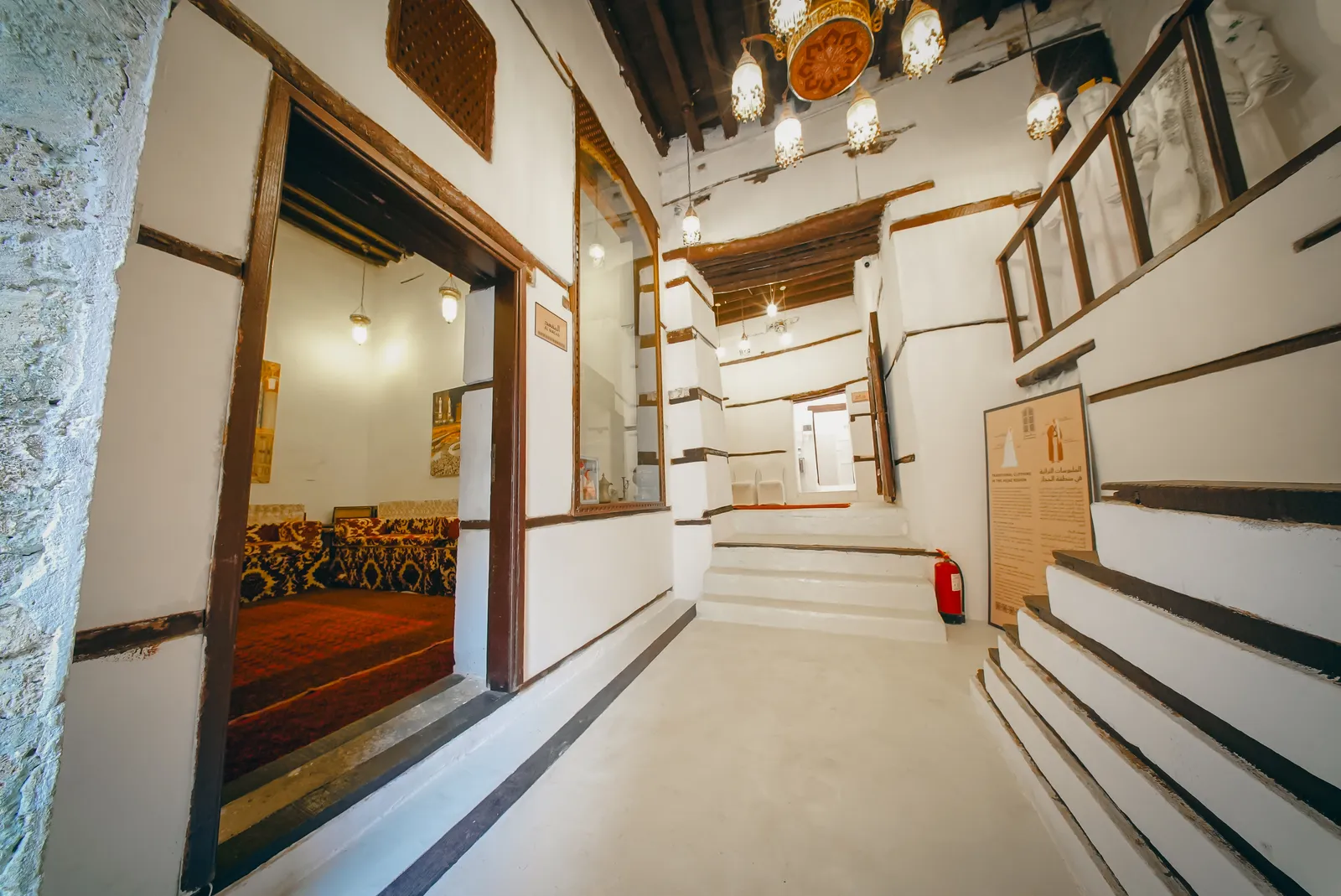 ممرّ تراثي داخل بيت المتبولي، جدة التاريخية · A heritage corridor inside Bayt Al-Matbouli, Historic Jeddah