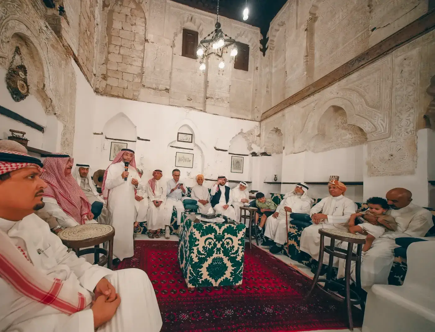 أمسية في مجلس بيت المتبولي التراثي · An evening gathering in the majlis at Bayt Al-Matbouli