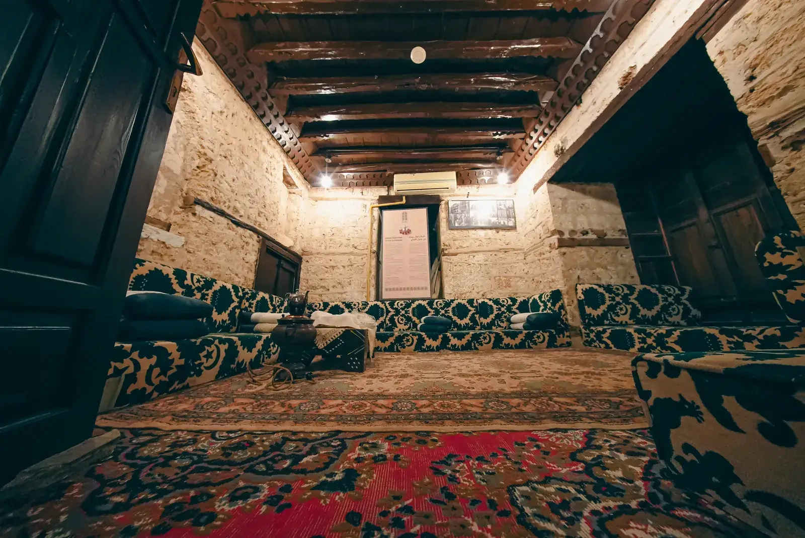 ركن الشاي على الطراز الحجازي في بيت المتبولي · The Hijazi-style tea majlis at Bayt Al-Matbouli